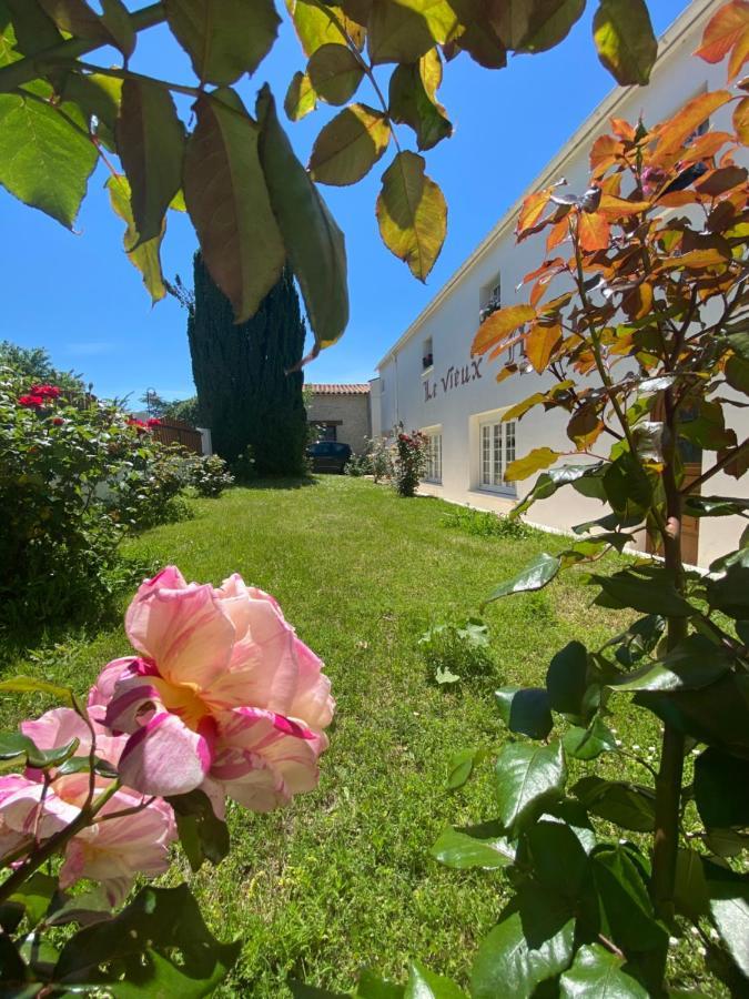 Le Vieux Moulin Bed & Breakfast Bouhet Exterior photo